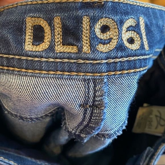 DL1961 Coco Curvy Straight Denim sz 24 - Picture 3 of 8